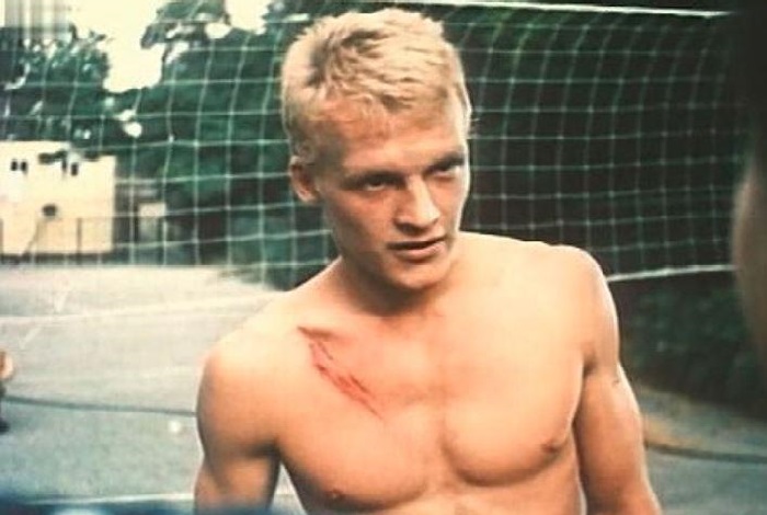   Кадр из кинофильма с участием Алексея Серебрякова «Фанат» (1989).