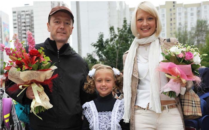 Катя Старшова с родителями. 