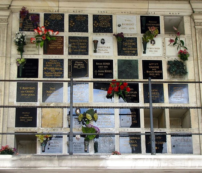 Захоронение праха Нестора Ивановича Махно на кладбище Пер-Лашез.