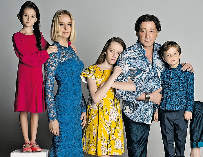 Григорий Лепс с женой Анной и детьми.