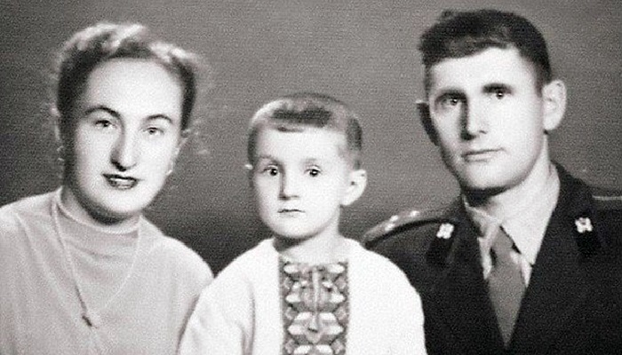 Леонид Ярмольник с родителями.