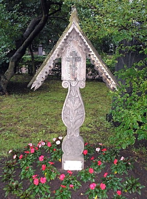 Могила художника Б.М. Кустодиева