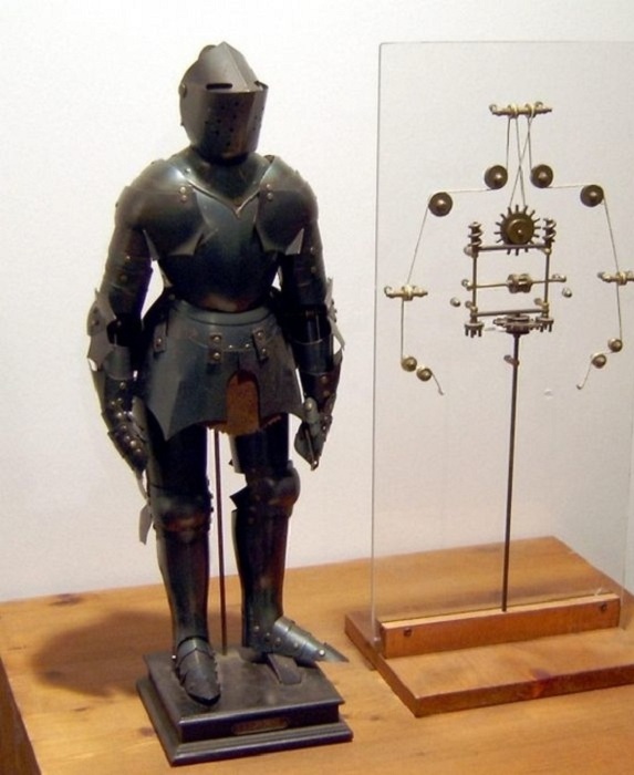 Робот, изготовленный по чертежам Леонардо да Винчи.