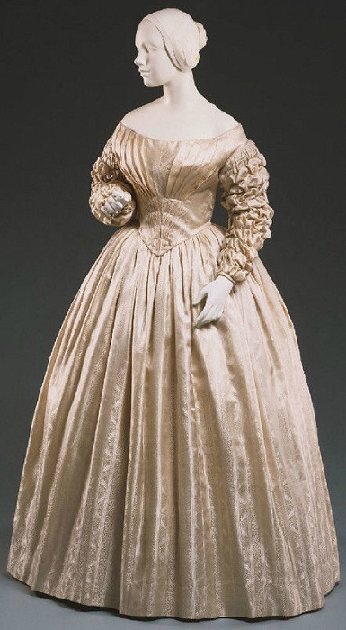 Свадебное платье 1841 год