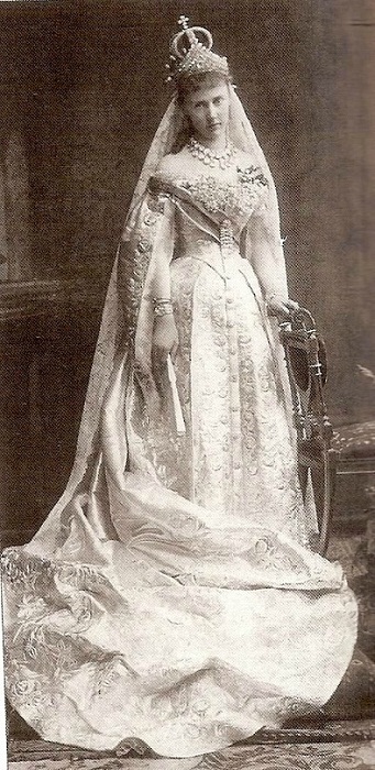 Немецкая принцесса Элизабет Огюст Мари Агнес Saxe-Альтенбурга, российская великая княгиня Елизавета Маврикиевна, супруга российского великого князя Константина Константиновича 1884 год