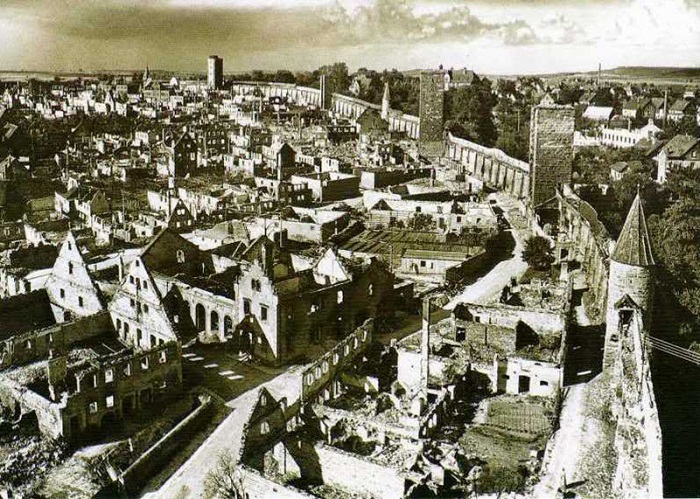 Ротенбург-на-Таубере после бомбардировки, 1945 год