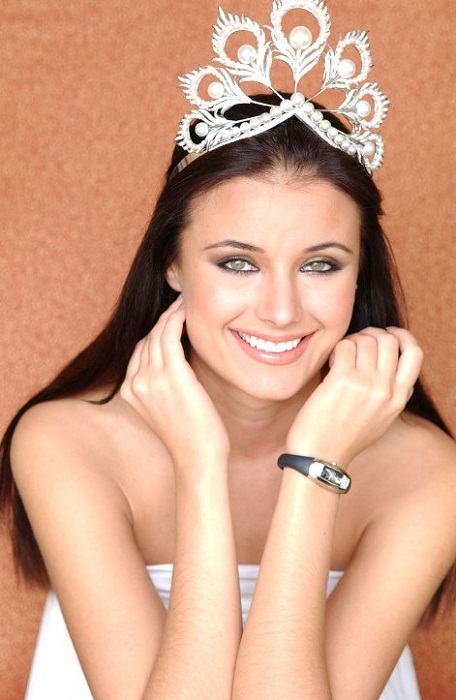 Оксана Фёдорова, Россия. Мисс Вселенная-2002  24 года, рост 178 см