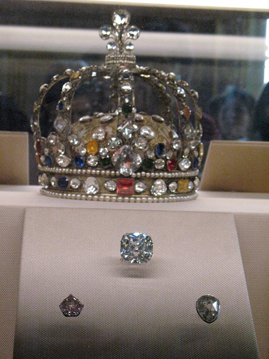 Корона Людовика XV и ее алмазы.