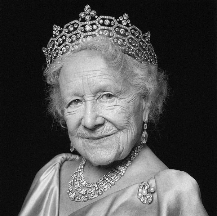 Королева-мать в свой 100-летний юбилей в бриллиантах, унаследованных от Маргарет Гревилл