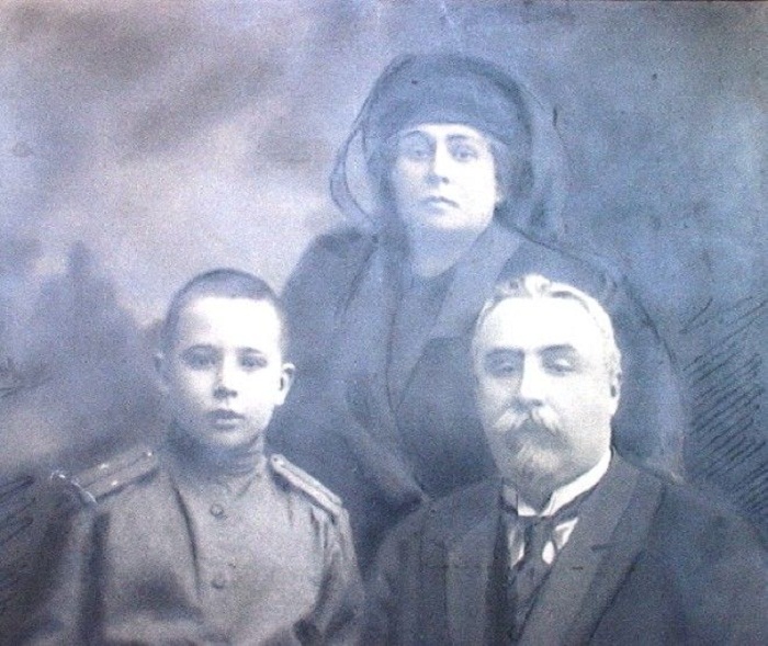 Последние годы на родине Фото с супругой Зинаидой Александровной и младшим сыном Николаем