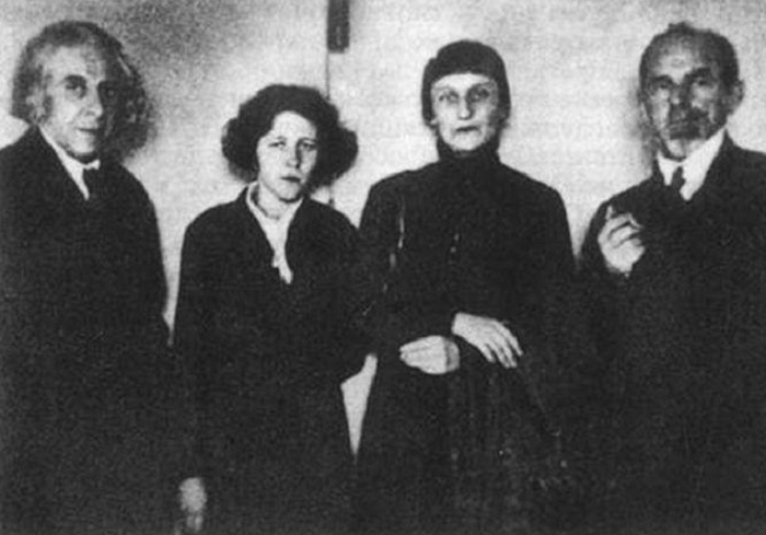 Г.Чулков, М.Петровых, А.Ахматова, О.Мандельштам. 1933 г