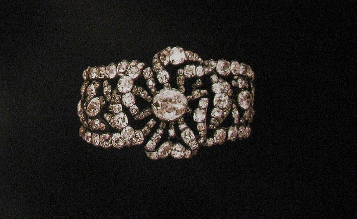 Один из двух бриллиантовых браслетов эпохи Екатерины II