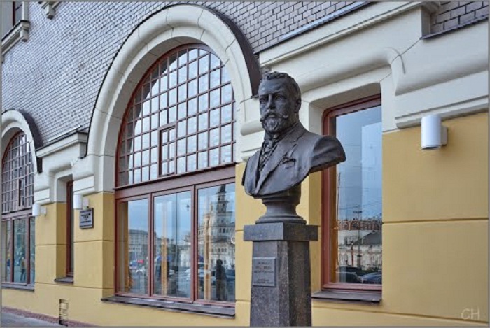 Бюст Шехтеля перед Ярославским вокзалом