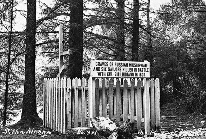 Ситка. Братская могила русских моряков, погибших в войне с тлинкитами в 1804 год