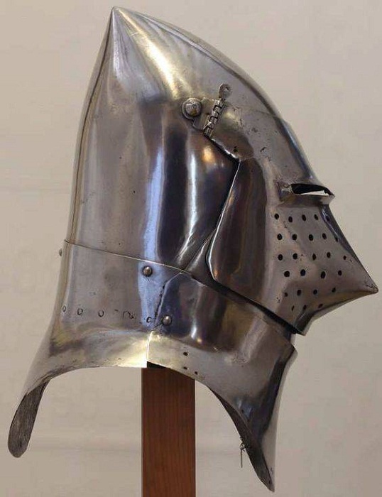 «Большой бацинет» из Музея Армии в Париже. Ок. 1400 – 1420 гг.