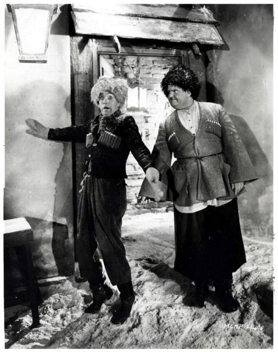 Кадр из фильма «Песня мошенника» 1930 год. Знаменитая парочка Лорел и Харди