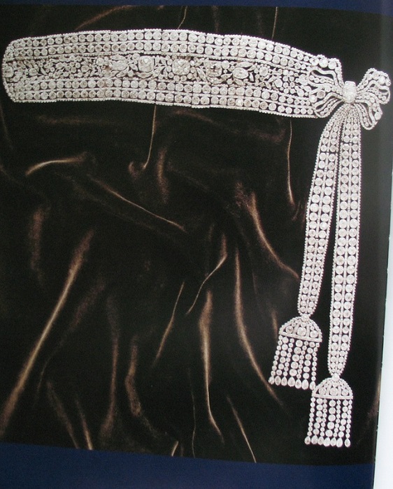 Бриллиантовый пояс с двумя кисточками, созданный в царствование Екатерины II, предположительно ювелиром Людовиком Давидом Дювалем