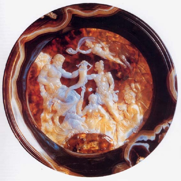 Эллинистическая агатовая чаша, получившая позже наименование «Чаша Фарнезе».