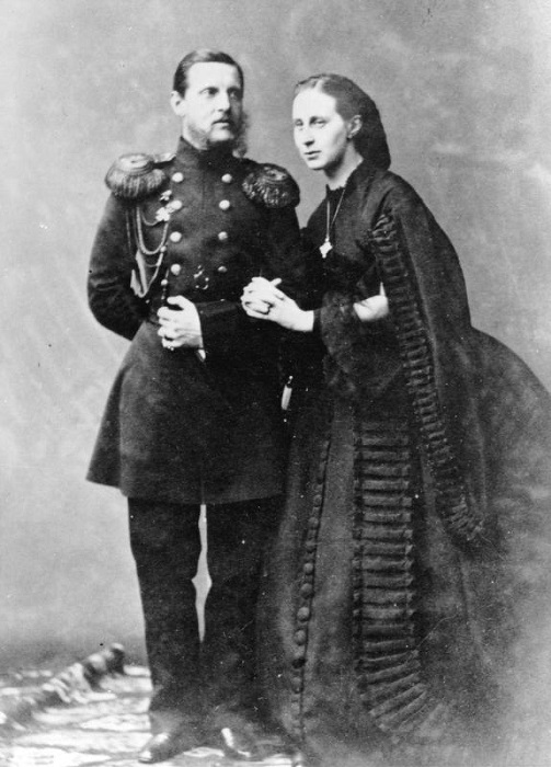 Константин Николаевич с супругой Александрой Иосифовной, 1865 год