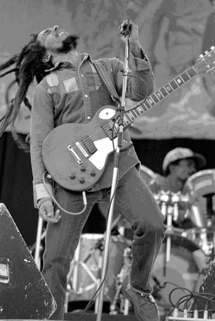 Боб Марли, известный исполнитель в стиле регги