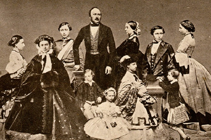Виктория с мужем и детьми