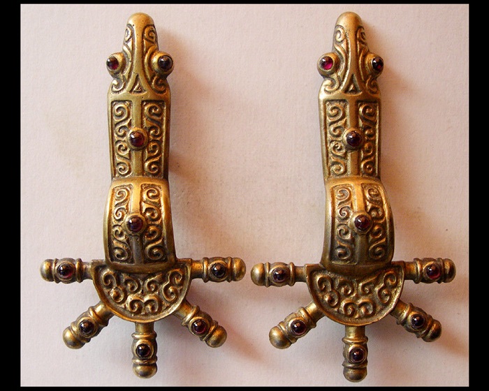 Пальчатые фибулы VI век
