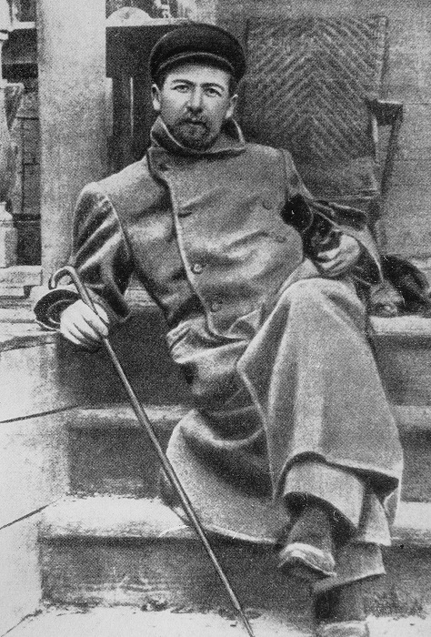 Чехов в Мелихове с таксой Хиной. 1897 г