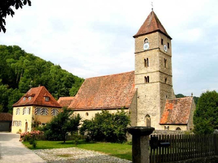 Старая церковь в Детванге