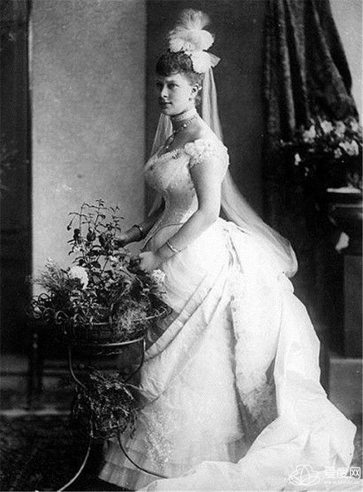 Принцесса Мария Текская в день свадьбы с Георгом, герцогом Йоркским в 1893 году