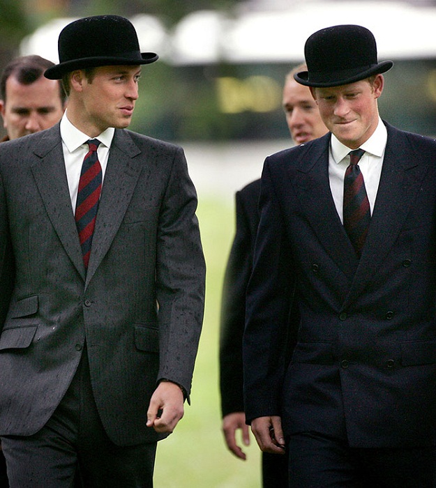 Принцы Уильям и Гарри в шляпах-котелках. | Фото: fashionstime.ru.