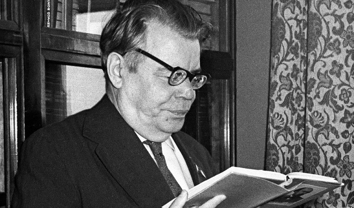 Советский поэт Михаил Васильевич Исаковский (1900—1973)