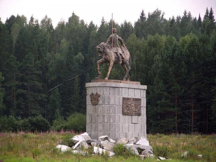 «Памятник Акинфию Демидову от благодарных потомков» на берегу Чусовой