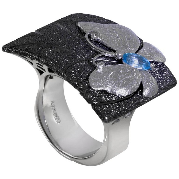 Кольцо с текстурированной бабочкой от Alex Soldier. Серебро, платина, голубой топаз