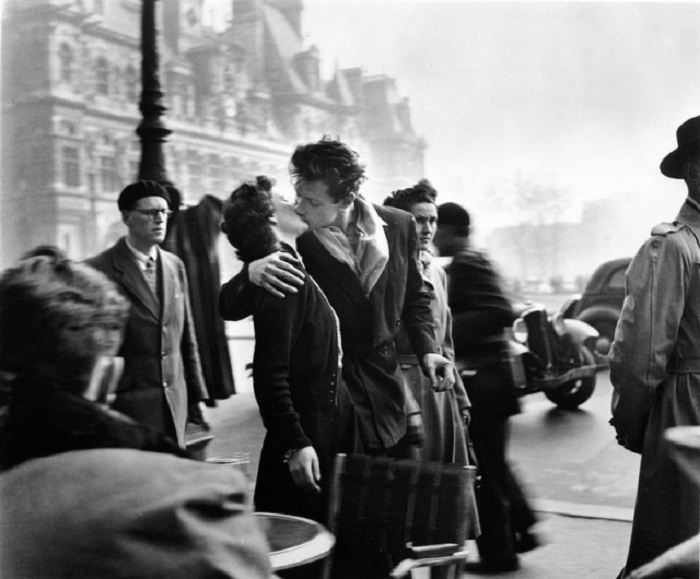 «Поцелуй у парижской мэрии» Робер Дуано 1950
