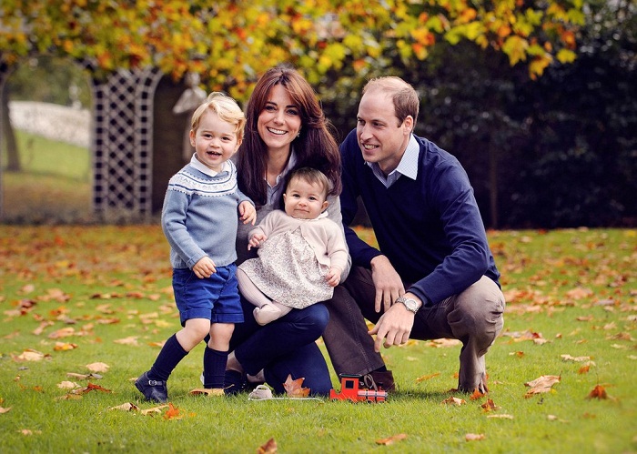 Принц Уильям, герцог Кембриджский и его жена Кэтрин, герцогиня Кембриджская, их сын принц Джордж Кембриджский и принцесса Шарлотта