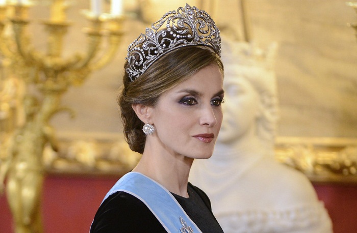 Королева Испании Летиция в знаменитой геральдической тиаре «Флер де Лис», или La Buena