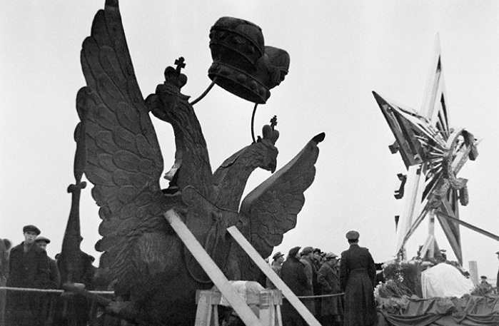 Звезды вместо орлов: Как большевики меняли символы  на башнях Московского Кремля