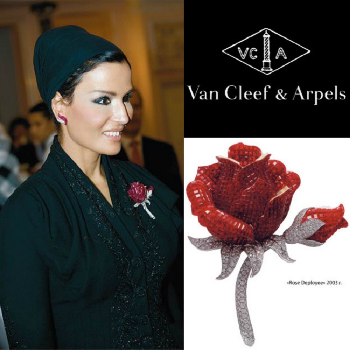 Брошь Распускающаяся роза от Van Cleef & Arpel
