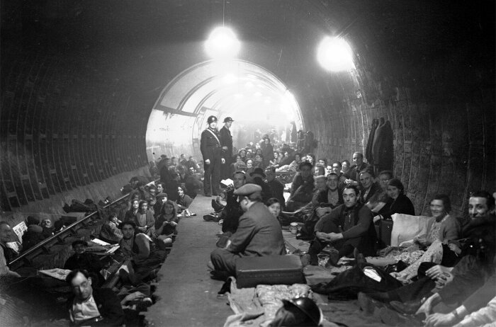 Лондон, люди в убежищах метро, 1940 год. /Фото: img-fotki.yandex.ru