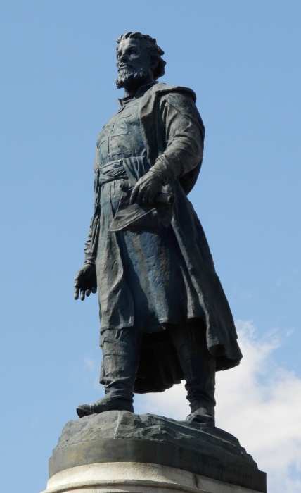 Памятник Афанасьеву, открывшему русским Индию. /Фото: cont.ws
