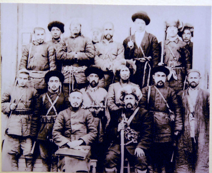 Организаторы Кумульского восстания. /Фото: upload.wikimedia.org