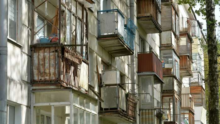 Балконы были в основном маленькими. /Фото: pro-dachnikov.com