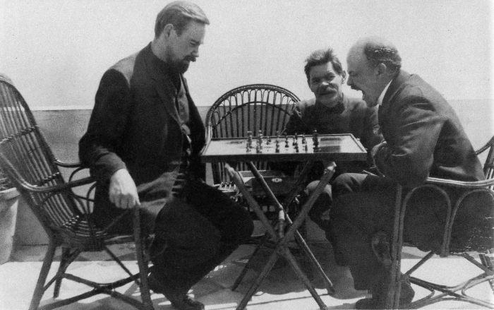 Ленин, Горький и Богданов встретились за шахматным столом. /Фото: regnum.ru