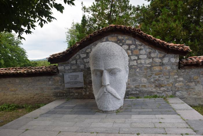 Памятник журналисту в болгарском городе Елена. /Фото: photos.wikimapia.org