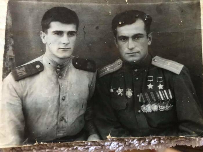 Амет-Хан с братом, подвергшимся крымско-татарским репрессиям. /Фото: avdet.org