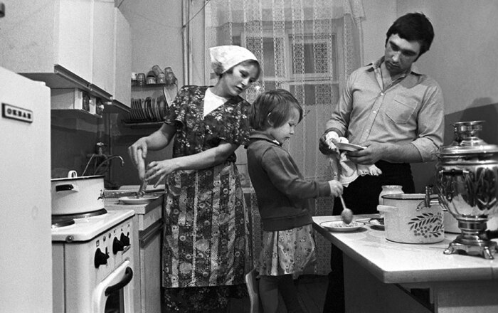Домашнюю работу в СССР должны были выполнять женщины. /Фото: kto-chto-gde.ru
