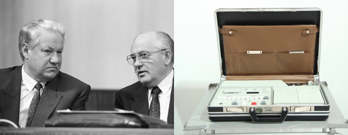 На передачу «ядерного чемоданчика» Ельцин не явился лично.