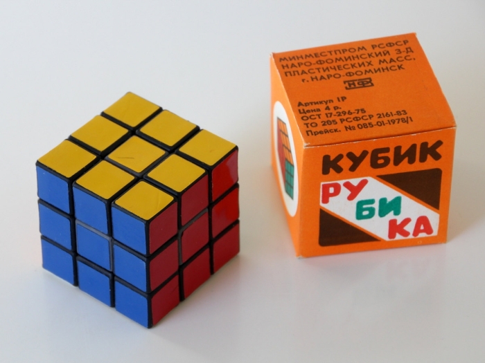 Кубик Рубика был очень популярен в СССР: способы решения этой головоломки даже печатались в журналах. /Фото: i.pinimg.com