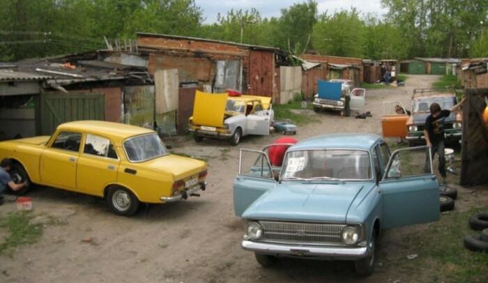 Во времена СССР существовал частный гаражный автобизнес. /Фото: bigpicture.ru