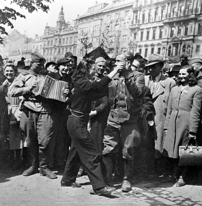Прага, 9 мая 1945-го. /Фото: pbs.twimg.com